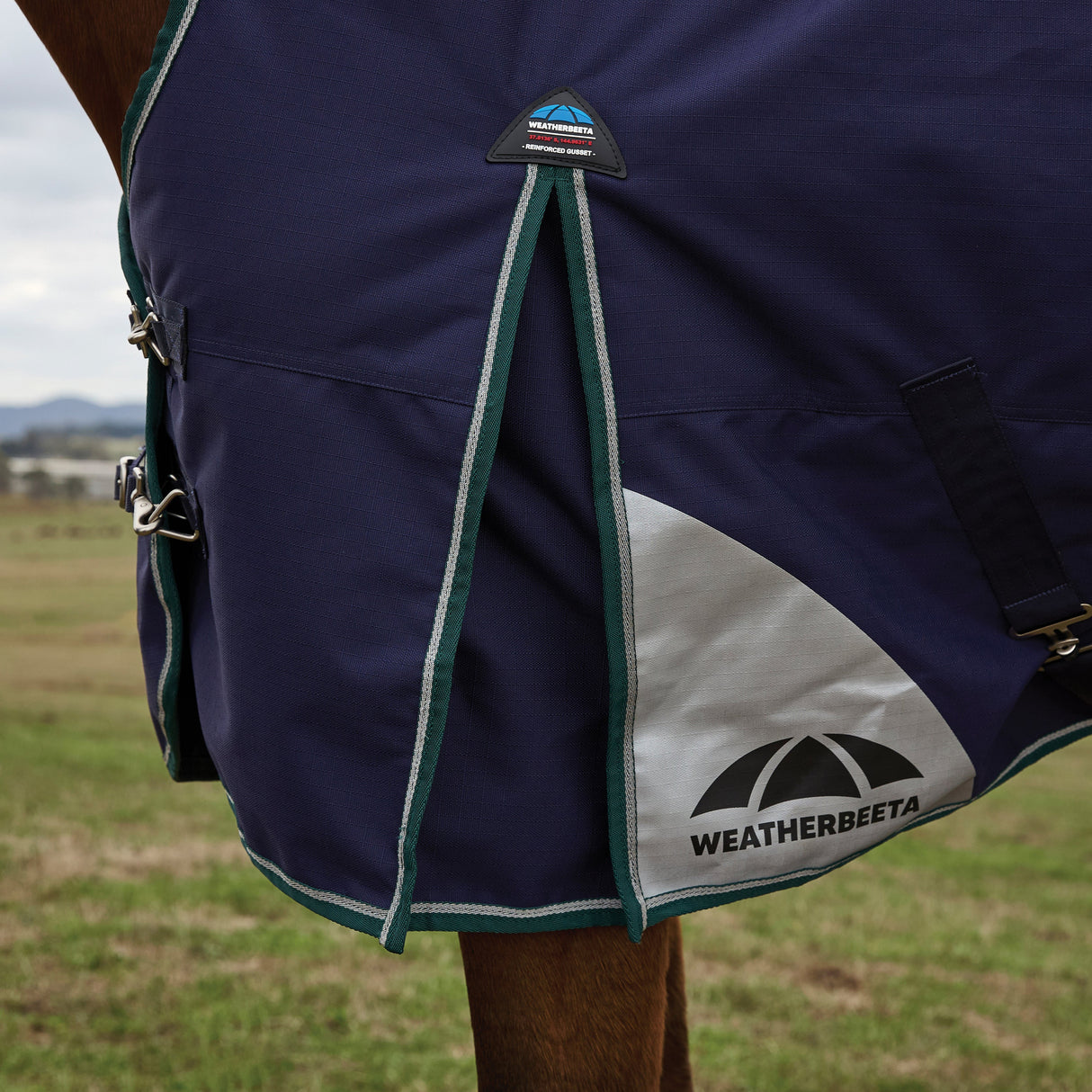 Weatherbeeta Comfitec Plus Dynamic 100G High Neck Turnout #colour_navy-forest-green