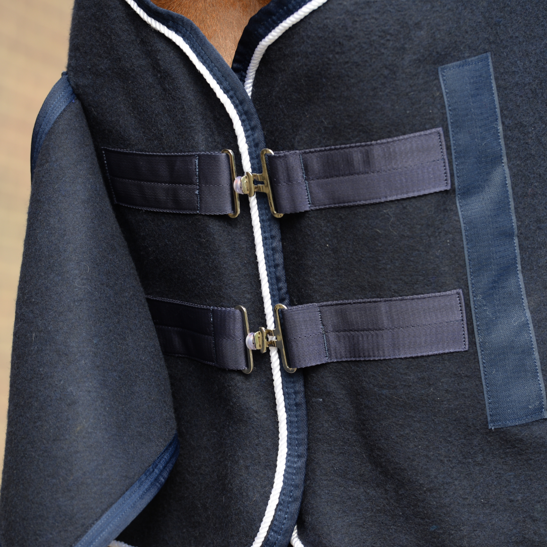 Weatherbeeta Wool Show Sheet With Chest Panel Standard Neck #colour_navy-white