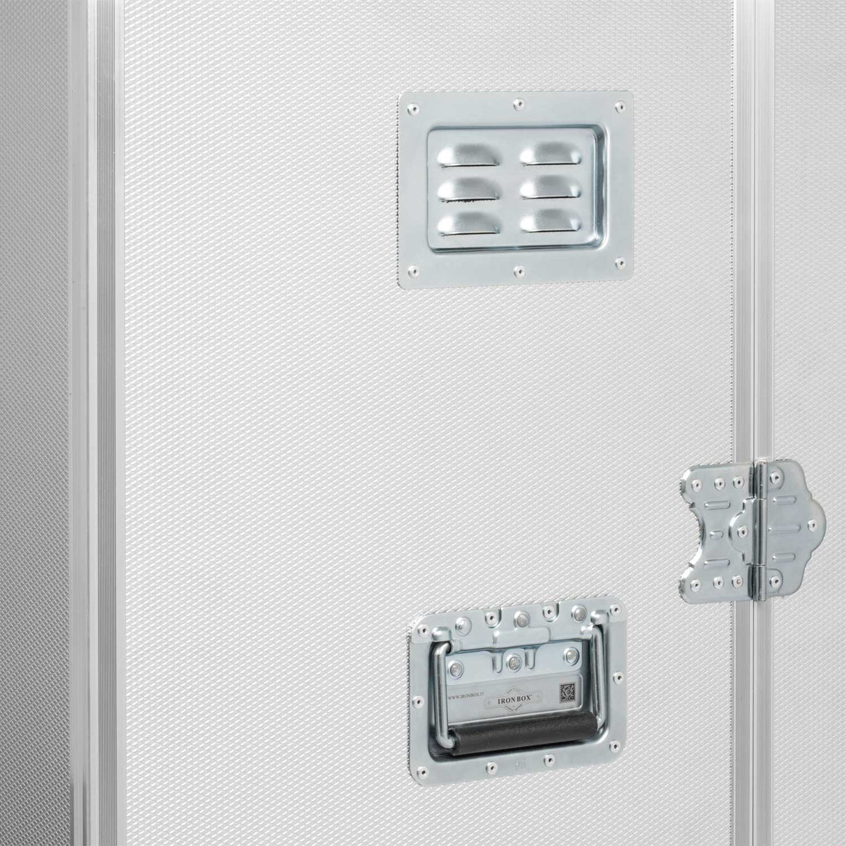 Equestro Saddle Cabinet Vertical Top Model